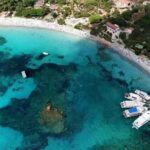 LA MADDALENA, L’INCREDIBILE VIA DELLA SOSTENIBILITÀ: IL PARCO PREMIA LE BARCHE A MOTORE RISPETTO ALLA VELA